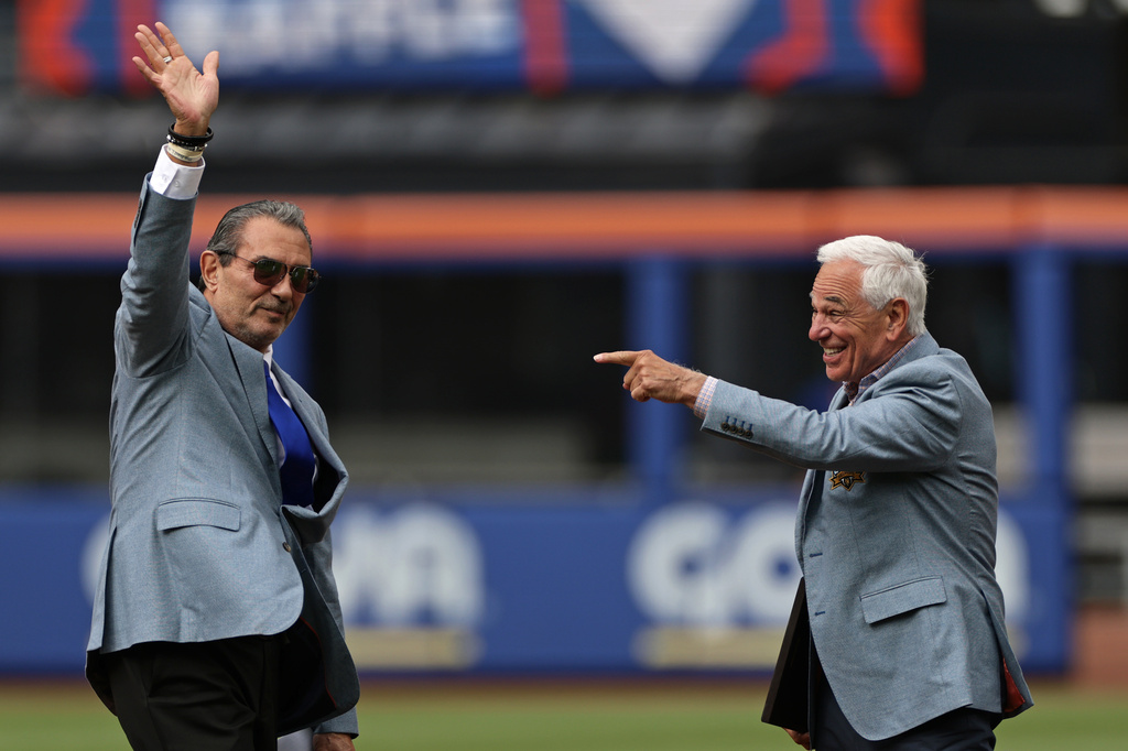 Lee Mazzilli, left, and Bobby Valentine wave and gesture during an induction ceremony into the New York Mets hall of fame before a baseball game against the Miami Marlins, Saturday, May 30, 2026, in New York. (AP Photo/Adam Hunger)
