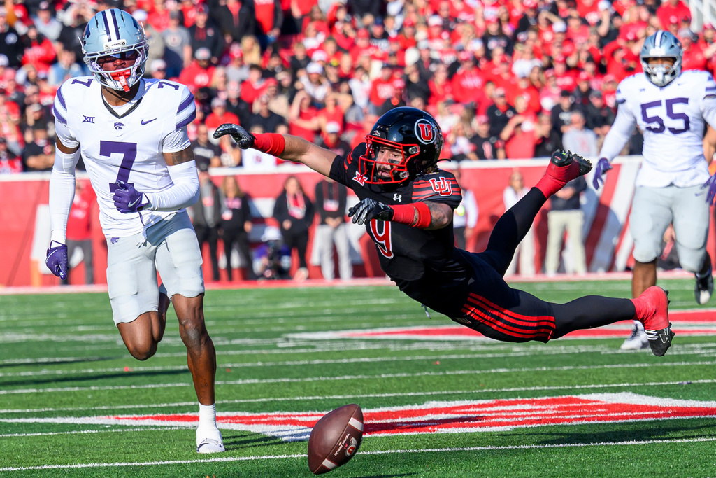 Utah wide receiver Ryan Davis (9) dives to try and catch the ball while defended by Kansas State safety Vj Payne (7) during the first half of an NCAA college football game Saturday, Nov. 22, 2025, in Salt Lake City. (AP Photo/Tyler Tate)