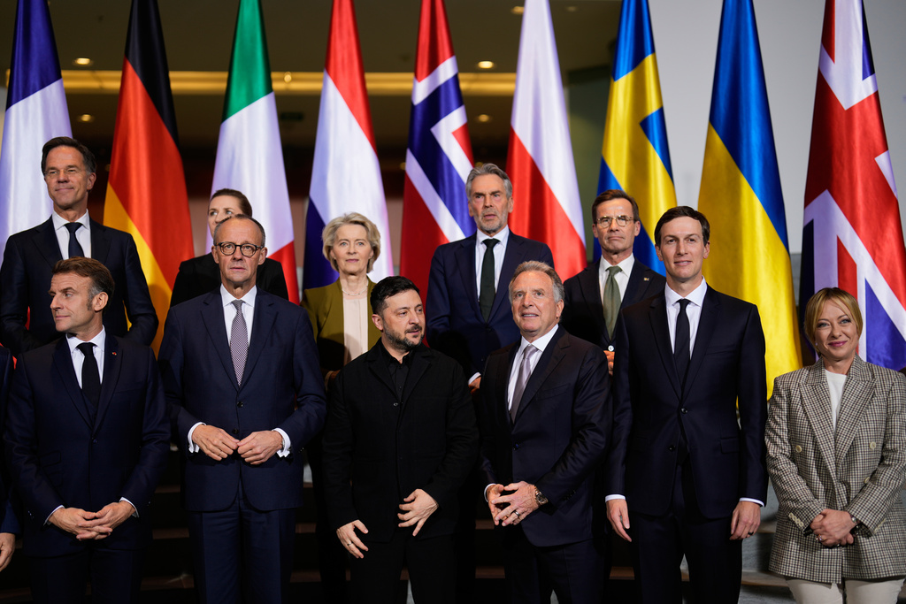 French President Emmanuel Macron, German Chancellor Friedrich Merz, Ukraine's President Volodymyr Zelenskyy, Steve Witkoff, Jared Kushner, talian Prime Minister Giorgia Meloni, front row from left, NATO Secretary General Mark Rutte, Danish Prime Minister Mette Frederiksen, Ursula von der Leyen, President of the European Commission, Dick Schoof,Swedish Prime Minister Ulf Kristersson, back row from left, stand together in the chancellery in Berlin, Germany, Monday, Dec. 15, 2025. (AP Photo/Markus Schreiber, Pool)