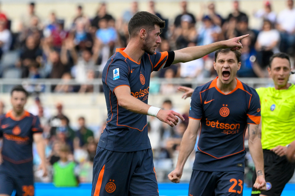 Inter Milan's Petar Sucic celebrates after scoring during the Serie A soccer match between Lazio and Inter Milan, in Rome, Italy, Saturday, May 9, 2026. (Fabrizio Corradetti/LaPresse via AP)
