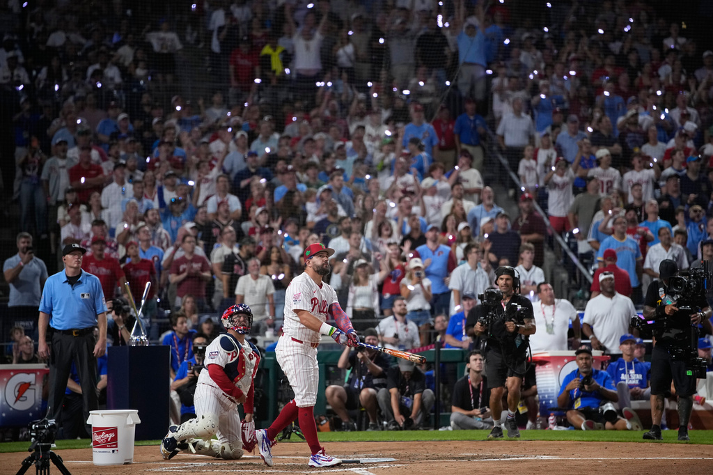Philadelphia Phillies' Kyle Schwarber competes during the MLB baseball All-Star Home Run Derby, Monday, July 13, 2026, in Philadelphia. (AP Photo/Matt Slocum)
