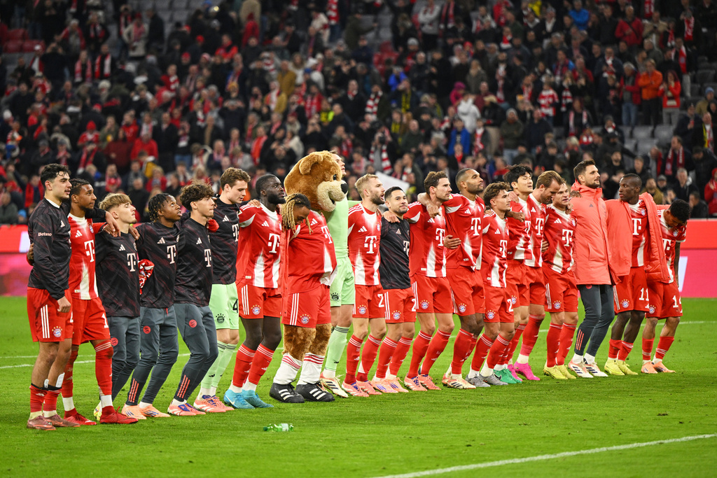 Bayern Munich players celebrate their victory after the Bundesliga soccer match between Bayern Munich and Borussia Dortmund in Munich, Germany, Saturday, Oct. 18, 2025. (AP Photo/Lennart Preiss)