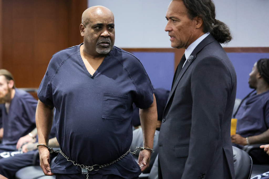 Duane Davis, left, talks with his attorney Michael Sanft in Clark County District Court during a calendar call and motion hearing for Davis' upcoming trial, Tuesday, Aug. 4, 2026, in Las Vegas. (Ethan Miller/Pool Photo via AP)