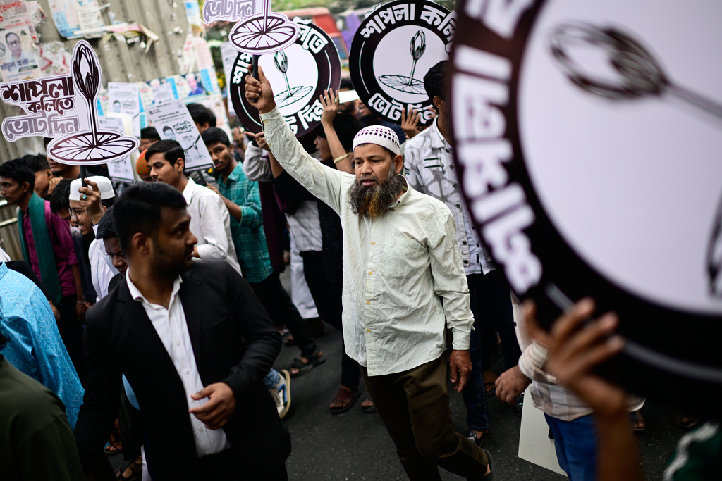 Supporters of Bangladesh's National Citizen Party hold a campaign rally ahead of next month's national elections in Dhaka, Bangladesh, Thursday, Jan. 22, 2026. (AP Photo/Mahmud Hossain Opu)