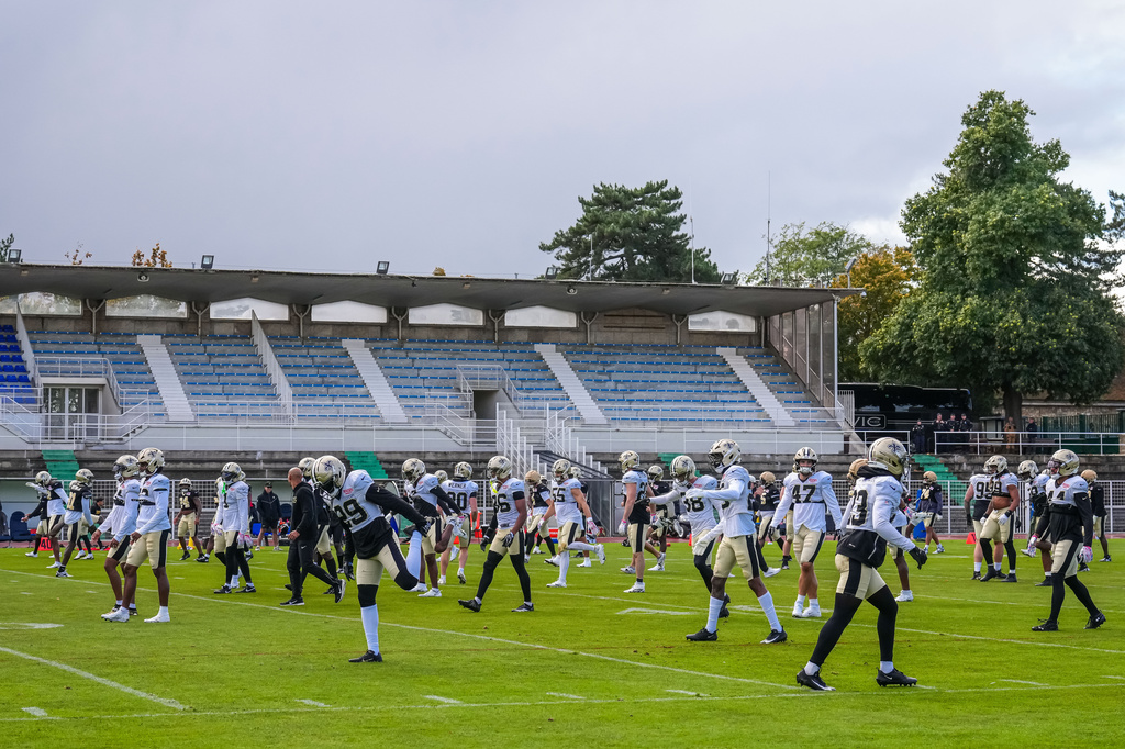 New Orleans Saints team during an NFL football practice session in Versailles near Paris, Wednesday, Oct. 21, 2026. (AP Photo/Aurelien Morissard)