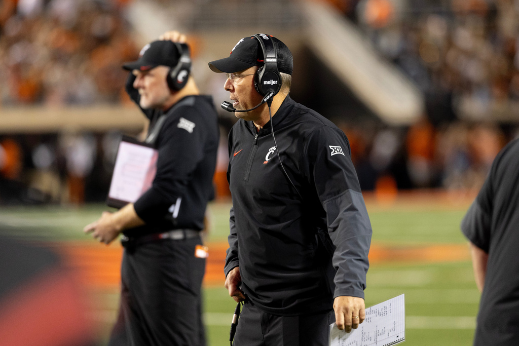 Cincinnati head coach Scott Satterfield, center, stands on the sideline in the first half of an NCAA college football game against Oklahoma State, Saturday, Oct. 18, 2025, in Stillwater, Okla. (AP Photo/Mitch Alcala)