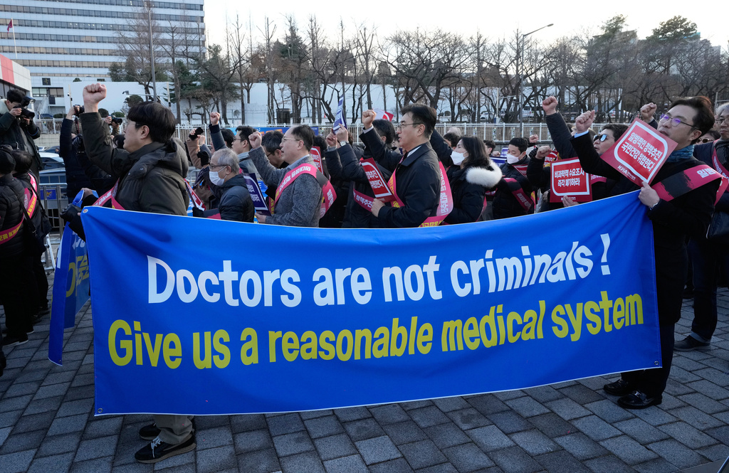 FILE - Doctors stage a rally against the government's medical policy near the presidential office in Seoul, South Korea, on Feb. 25, 2024. (AP Photo/Ahn Young-joon, File)