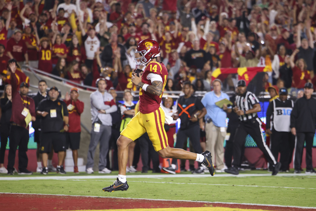 Southern California quarterback Jayden Maiava (14) runs the ball into the end zone for a touchdown during the first half of NCAA college football game against Michigan State, Saturday, Sept. 20, 2025, Los Angeles. (AP Photo/Jessie Alcheh)