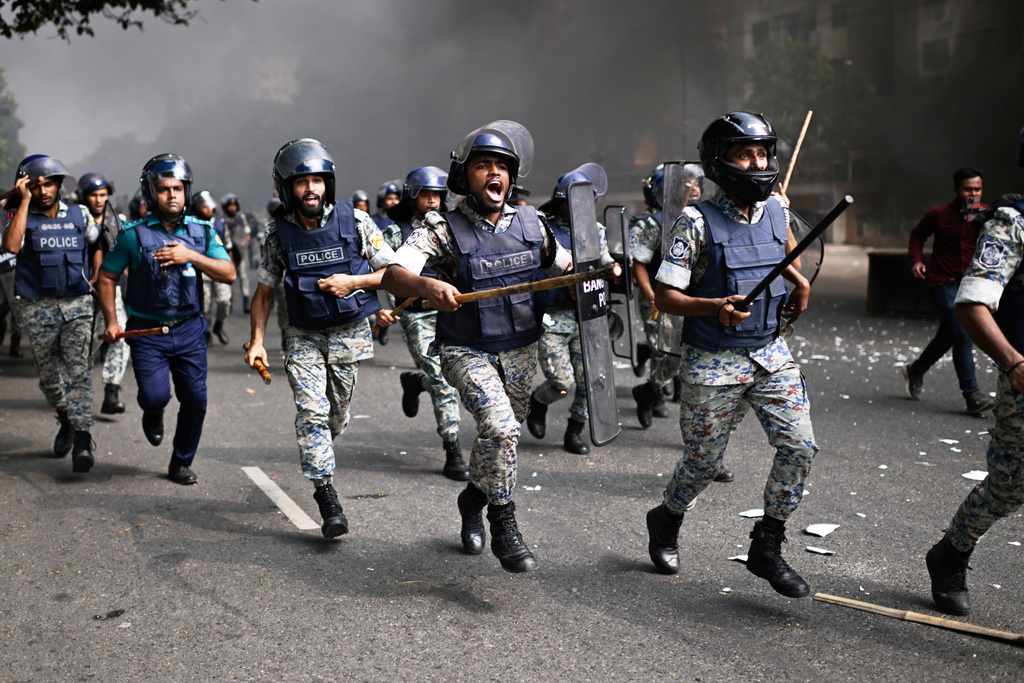 Police disperse protesters outside Bangladesh's national parliament complex in Dhaka, Bangladesh, Friday, Oct. 17, 2025. (AP Photo/Mahmud Hossain Opu)