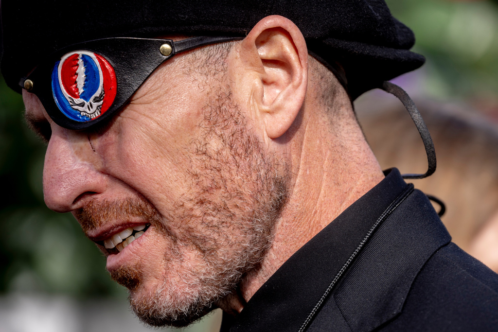 Jonathan Levine, a music executive who worked extensively with the Grateful Dead, wears an eye patch during a public memorial for the band's co-founder Bob Weir at Civic Center Plaza in San Francisco, Saturday, Jan. 17, 2026. (Stephen Lam/San Francisco Chronicle via AP)
