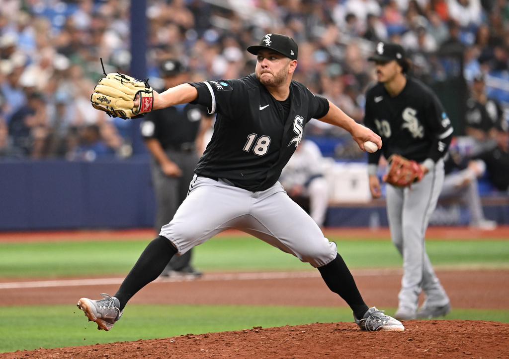 Chicago White Sox pitcher Anthony Kay throws during the fourth inning of a baseball game against the Tampa Bay Rays, Sunday, Aug. 2, 2026, in St. Petersburg, Fla. (AP Photo/Jason Behnken)
