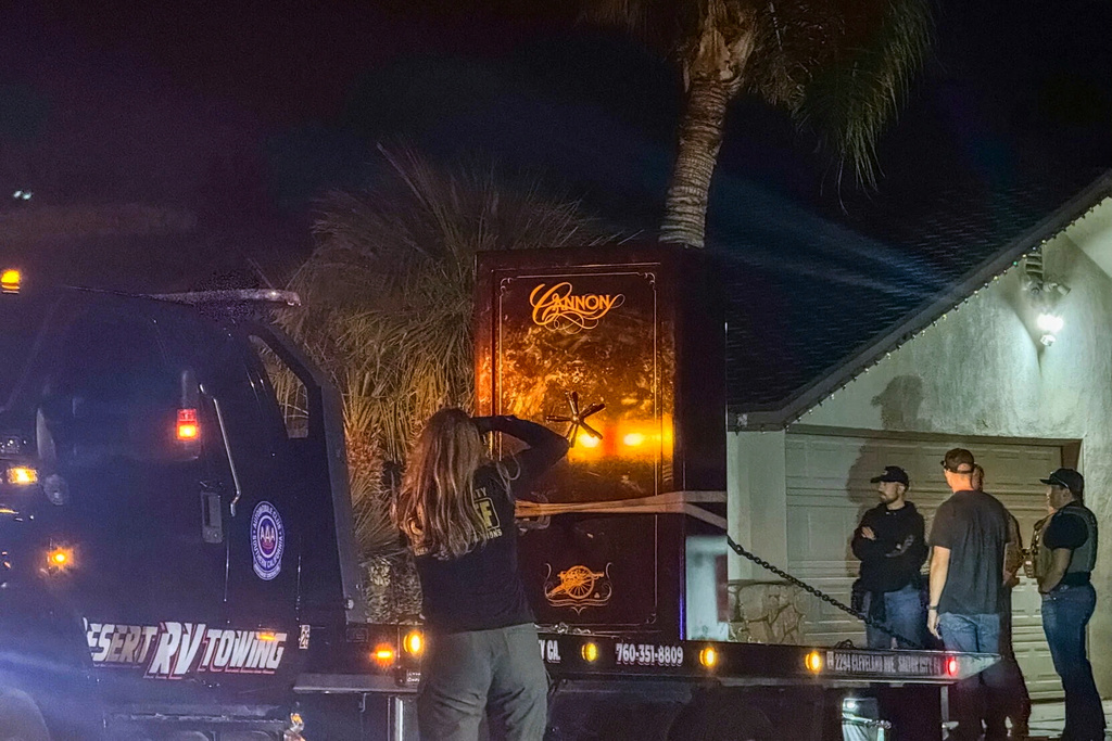 Navajo County Sheriff's detectives search a property associated with Michael Abatti and his family in El Centro, Ariz., on Dec. 2, 2025, while investigating the murder of his estranged wife, Kerri Ann Abatti. (Camilo Garcia Jr./The Imperial Valley Press via AP)