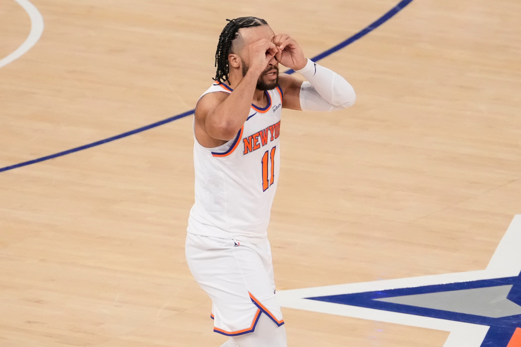 New York Knicks guard Jalen Brunson (11) reacts after scoring a three point goal during the second half of an NBA basketball game against Cleveland Cavaliers, Thursday, Dec. 25, 2025, in New York. (AP Photo/Yuki Iwamura)