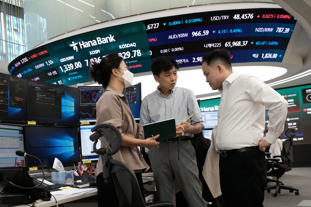 Currency traders work at the foreign exchange dealing room of the Hana Bank headquarters in Seoul, South Korea, Tuesday, Sept. 8, 2026. (AP Photo/Ahn Young-joon)