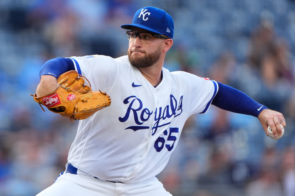 Kansas City Royals starting pitcher Noah Cameron throws during the first inning of baseball game against the New York Yankees, Wednesday, May 27, 2026, in Kansas City, Mo. (AP Photo/Charlie Riedel)