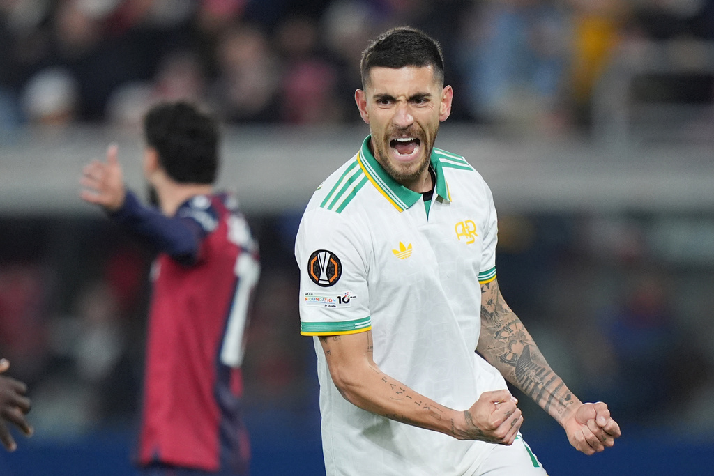 Roma's Lorenzo Pellegrini celebrates scoring their side's first goal of the game during the Europa League soccer match between Bologna and Roma in Bologna, Italy, Thursday, March 12, 2026. (Spada/LaPresse via AP)