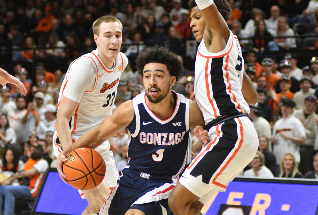 Gonzaga guard Braeden Smith (3) dribbles around Oregon State forward Olavi Suutela (37) and Oregon State guard Josiah Lake II (2) during an NCAA college basketball game Saturday, Feb. 7, 2026, in Corvallis, Ore. (AP Photo/Mark Ylen)