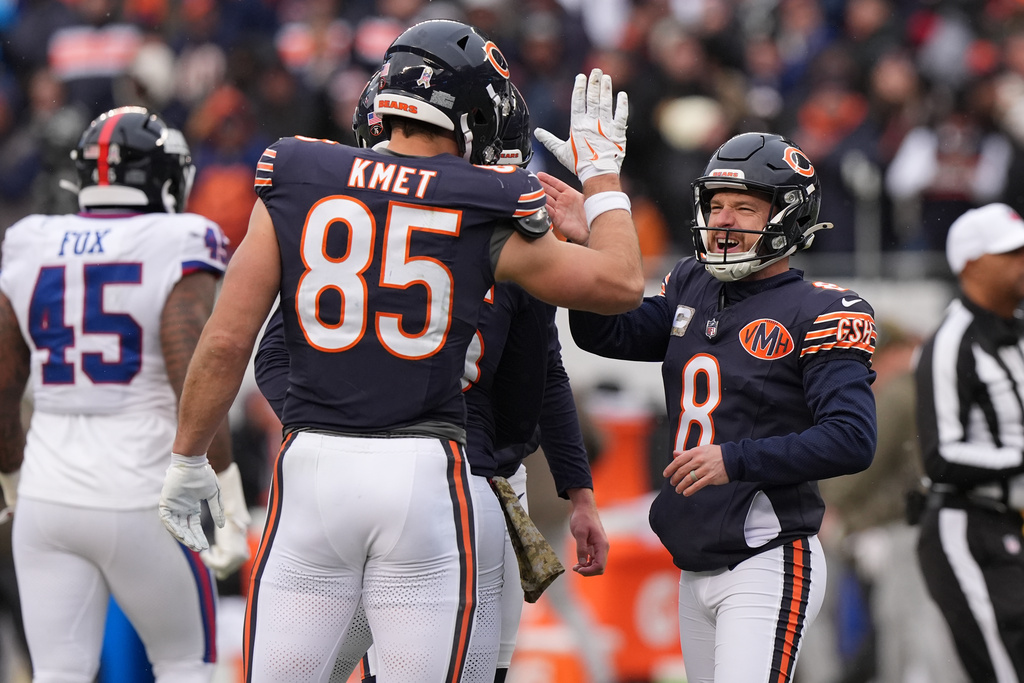 Chicago Bears kicker Cairo Santos (8) reacts after kicking an extra point during the second half of an NFL football game against the New York Giants, Sunday, Nov. 9, 2025, in Chicago. (AP Photo/Nam Y. Huh)