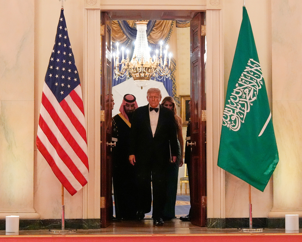 President Donald Trump, first lady Melania Trump and Saudi Arabia's Crown Prince Mohammed bin Salman arrive through the Blue Room for a dinner in the East Room of the White House, Tuesday, Nov. 18, 2025, in Washington. (AP Photo/Alex Brandon)
