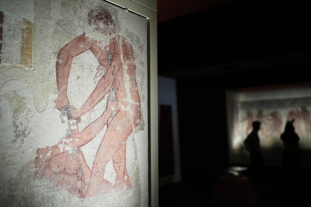 "The fratricidal conflict between Eteocles and Polyneices for the throne of Thebes"", a fresco dating from 330–310 B.C., is exhibited in the reconstruction of the François Tomb, an Etruscan tomb, at the Villa Giulia Etruscan Museum in Rome, Tuesday, June 30, 2026. (AP Photo/Alessandra Tarantino)