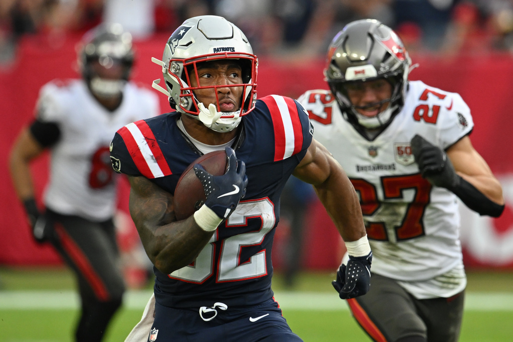New England Patriots running back TreVeyon Henderson (32) runs for a touchdown against the Tampa Bay Buccaneers during the second half of an NFL football game Sunday, Nov. 9, 2025, in Tampa, Fla. (AP Photo/Jason Behnken)