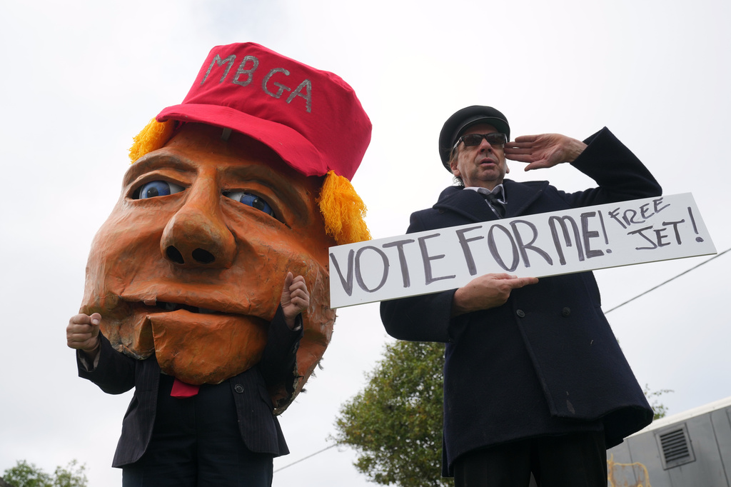 Protesters mocking U.S. President Donald Trump demonstrate near the Irish Open at the Trump International Golf Links course in Doonbeg, Ireland, Sunday, Sept. 13, 2026.(AP Photo/Kin Cheung)