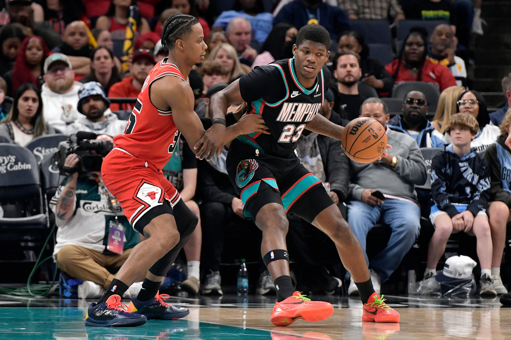 Memphis Grizzlies forward Cedric Coward (23) handles the ball against Chicago Bulls forward Isaac Okoro (35) in the first half of an NBA basketball game Saturday, March 28, 2026, in Memphis, Tenn. (AP Photo/Brandon Dill)
