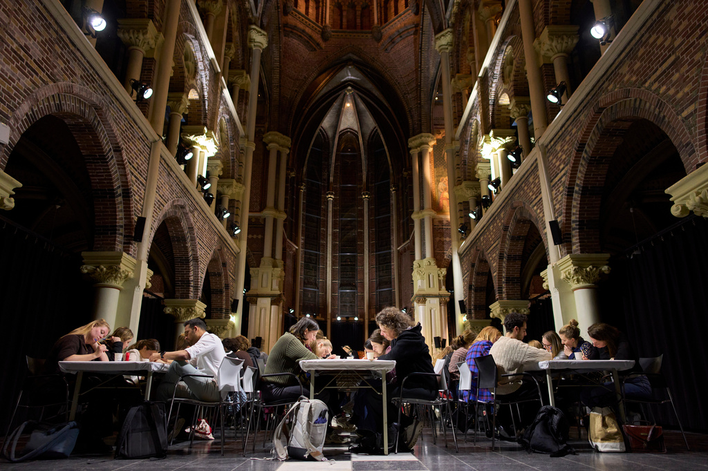Participants take part in a digital detox evening of the Offline Club in Amsterdam, Netherlands, Tuesday, April 7, 2026. (AP Photo/Peter Dejong)