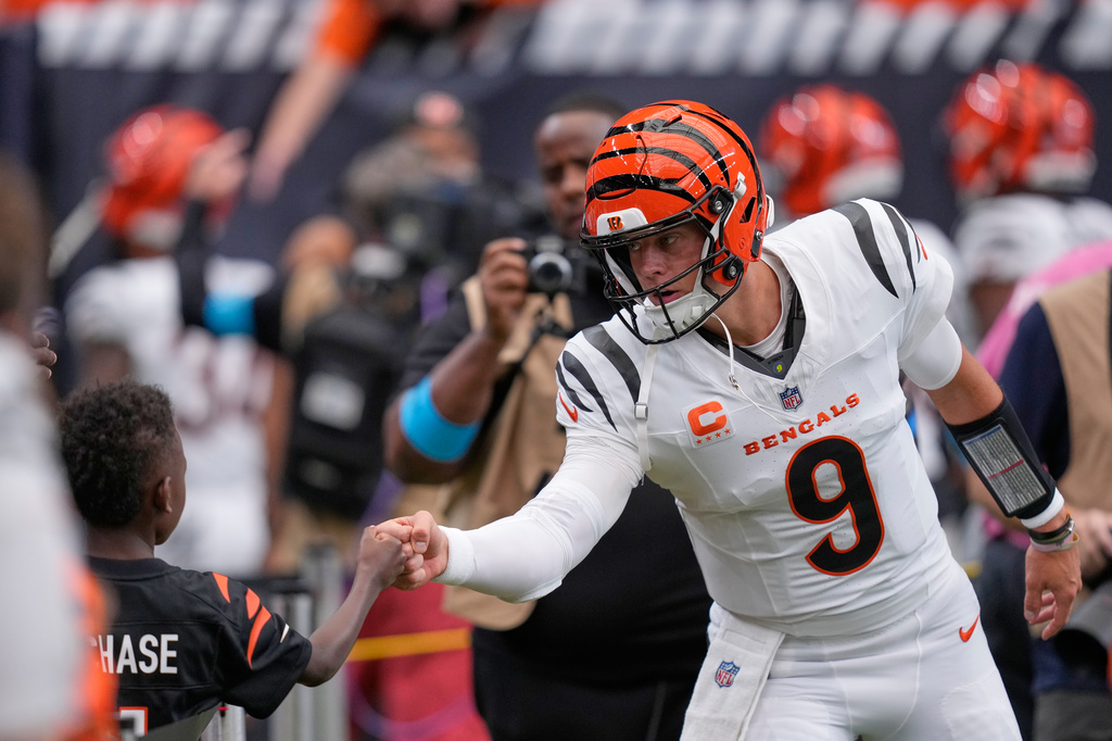 Cincinnati Bengals quarterback Joe Burrow greets fans before an NFL football game against the Houston Texans in Houston, Sunday, Sept. 20, 2026. (AP Photo/David J. Phillip)