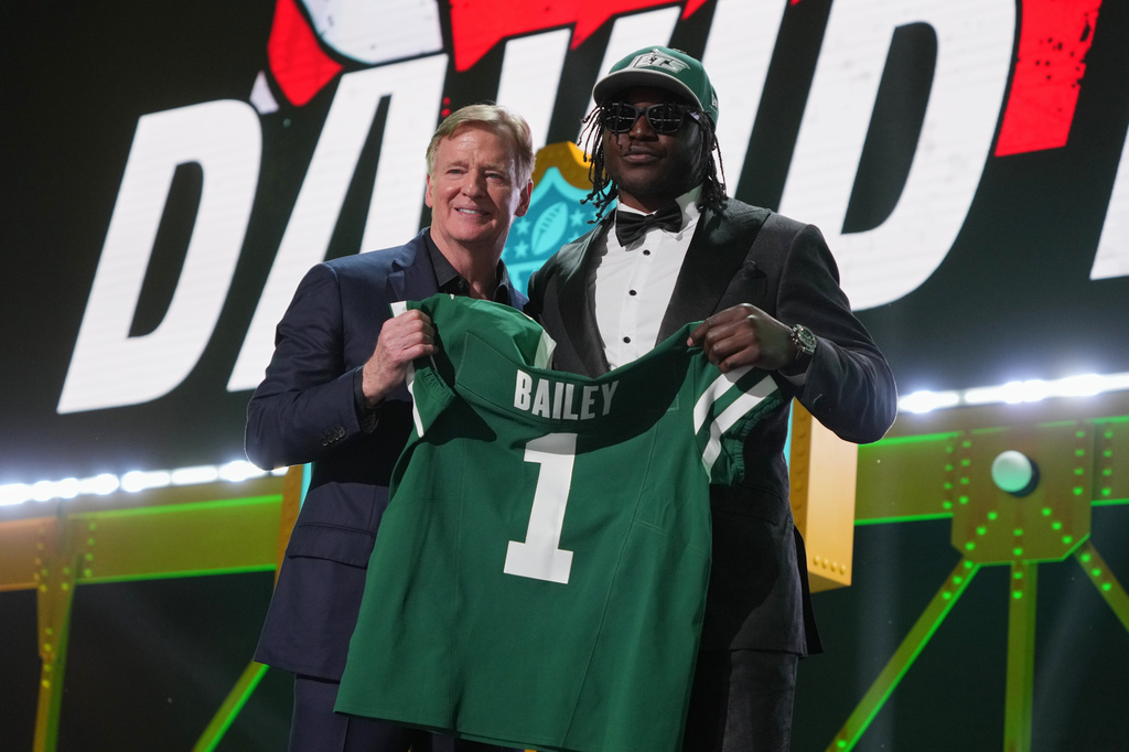 Texas Tech linebacker David Bailey, right, poses with NFL Commissioner Roger Goodell after being chosen by the New York Jets with the second overall pick during the first round of the NFL football draft, Thursday, April 23, 2026, in Pittsburgh. (AP Photo/Gene J. Puskar)