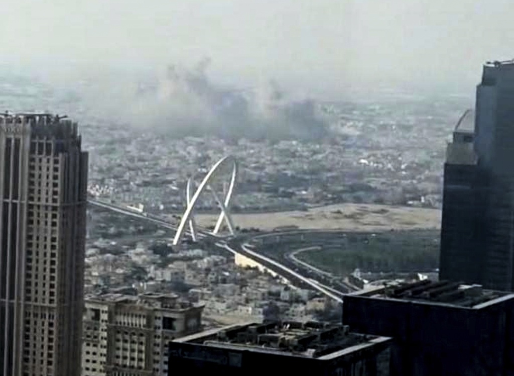 ALTERNATIVE CROP OF XEM104.- Smoke rises from an explosion, allegedly caused by an Israeli strike, in Doha, Qatar, on Tuesday, Sept. 9, 2025. (UGC via AP)