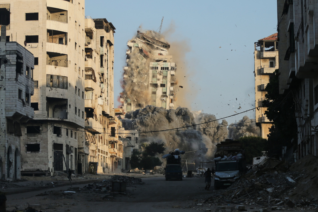 Smoke rises from an Israeli airstrike on the Macca Tower, a high-rise building in Gaza City, Sunday, Sept. 28, 2025, following a prior warning issued by the Israeli army. (AP Photo/Yousef Al Zanoun)