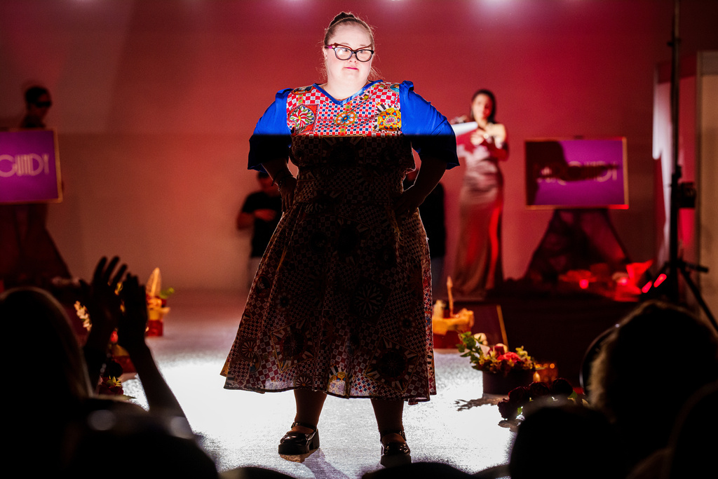 Alexandra Racatej walks on the catwalk during the SEEN Anonymous Seamstresses Gala, an event organised by the Down Plus Bucharest, an NGO supporting youngsters with Down Syndrome and other intellectual disabilities, in Bucharest, Romania, Wednesday, March 18, 2026, ahead of the World Down Syndrome Day, on March 21. (AP Photo/ Vadim Ghirda)