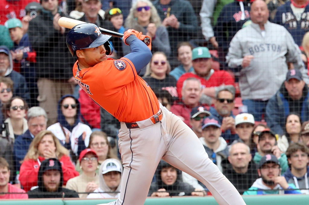 Houston Astros' Cam Smith hits for a single allowing two runners to score during the tenth inning of a baseball game against the Boston Red Sox, Sunday, May 3, 2026, in Boston. (AP Photo/Mark Stockwell)