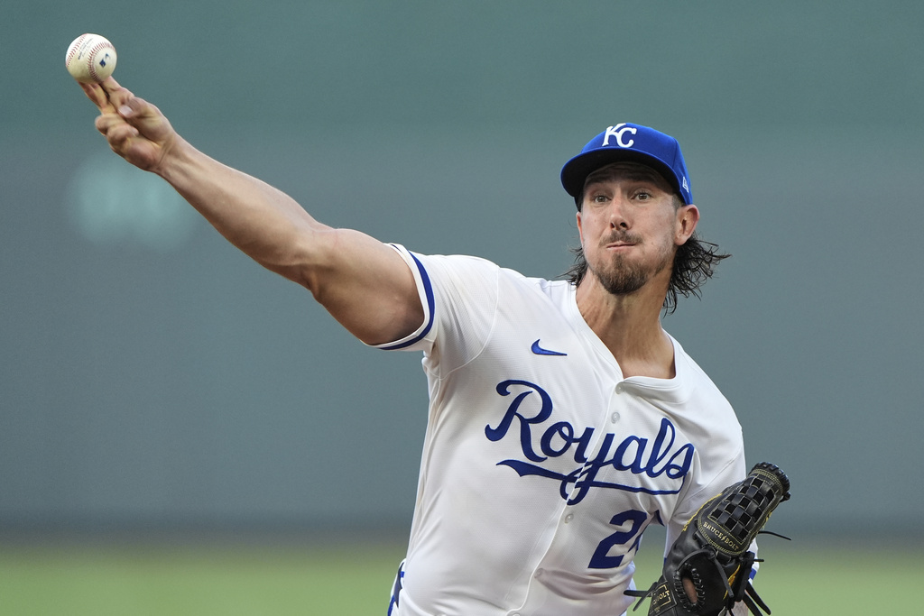 Kansas City Royals starting pitcher Michael Lorenzen throws during the first inning of a baseball game against the Los Angeles Angels, Tuesday, Sept. 2, 2025, in Kansas City, Mo. (AP Photo/Charlie Riedel)