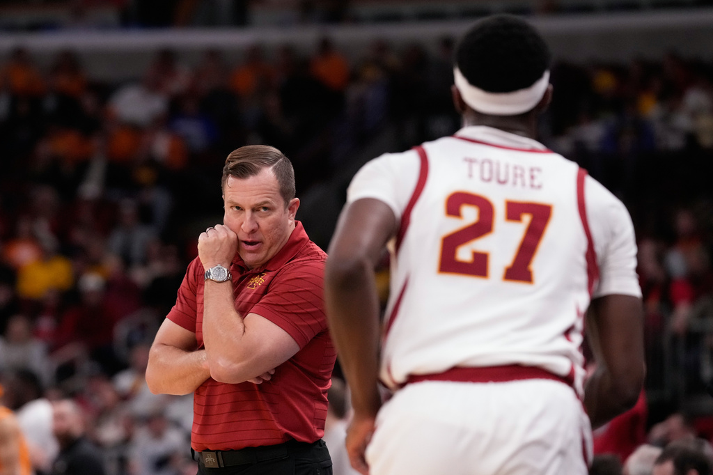 Iowa State head coach T.J. Otzelberger looks at Killyan Toure (27) during the second half in the Sweet 16 of the NCAA college basketball tournament against Tennessee, Friday, March 27, 2026, in Chicago. (AP Photo/Nam Y. Huh)