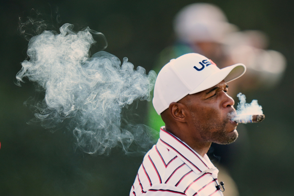 United States' Michael Strahan smokes on the fifth hole during the celebrity Ryder Cup golf tournament, Wednesday, Sept. 24, 2025, on the Bethpage Black golf course, in Farmingdale, N.Y. (AP Photo/Robert Bukaty)