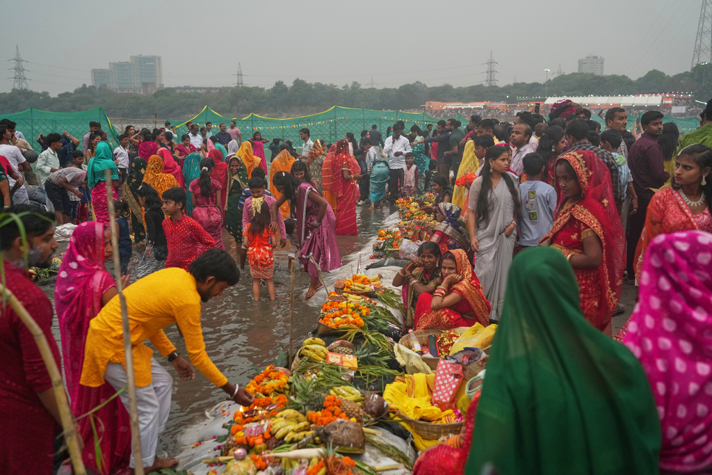 Devotees perform rituals on the banks of the river Yamuna during the Chhath festival, which is celebrated for the well-being and prosperity of one's family, in New Delhi, India, Monday, Oct. 27, 2025. (AP Photo/Manish Swarup)