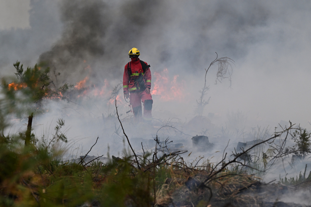Firefighters battle a wildfire near Marcheprime, outside, Bordeaux, France, Sunday, July 26, 2026. (AP Photo/Emma Da Silva)
