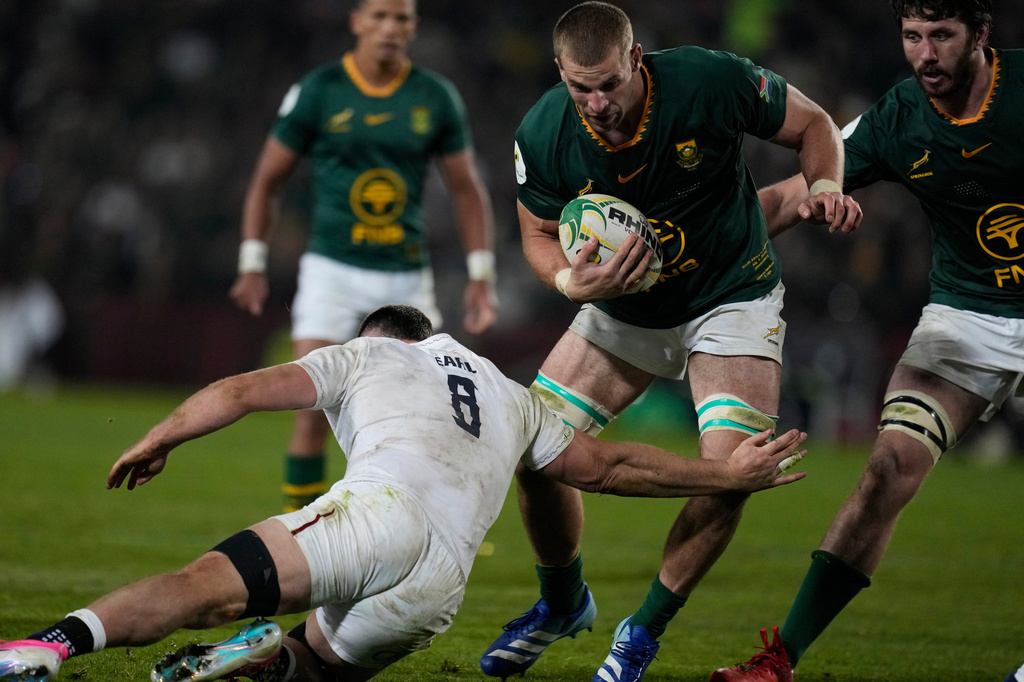 South Africa's Cameron Hanekom, right, is challenged England's Ben Earl during the Nations Championship Test rugby match between South Africa and England, in Johannesburg, Saturday, July 4, 2026. (AP Photo/Themba Hadebe)