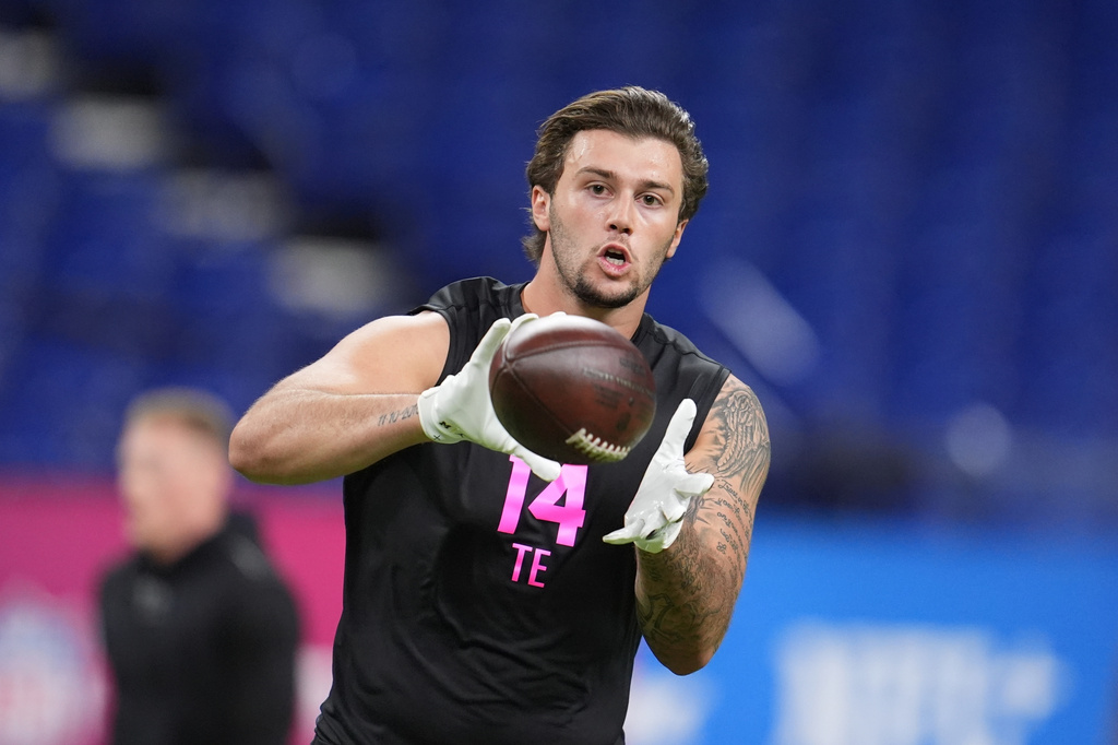FILE - Michigan tight end Marlin Klein (14) runs a drill at the NFL football scouting combine in Indianapolis, Friday, Feb. 27, 2026. (AP Photo/Michael Conroy, File)