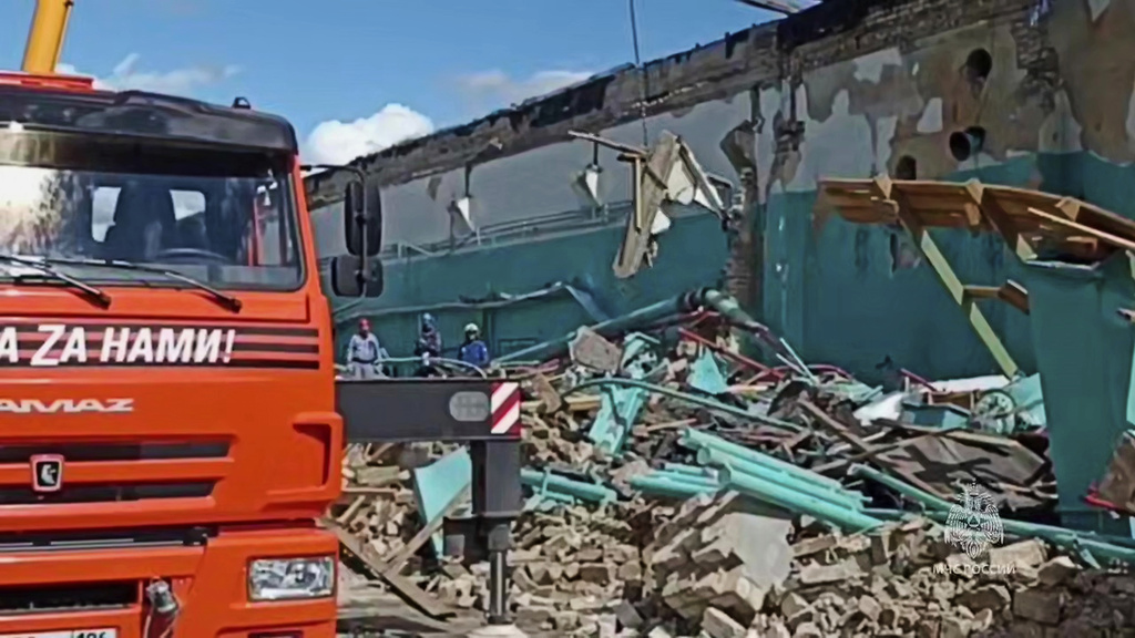 In this photo, released by the Russian Emergency Ministry Press Service on Monday, Aug. 18, 2025, Emergency Ministry employees clear debris at an industrial plant following Friday's fire at the facility in the Shilovsky District, Ryazan region, around 250 kilometers (155 miles) southeast of Moscow, Russia. (Russian Emergency Ministry Press Service via AP)