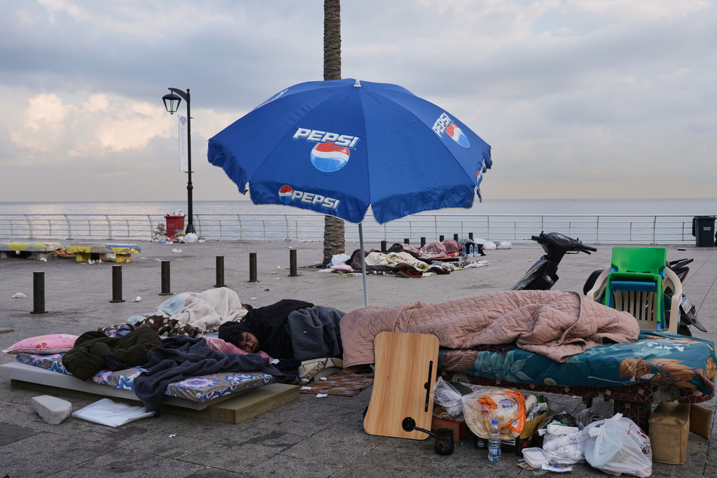 Displaced people fleeing Israeli airstrikes in Dahiyeh, Beirut's southern suburbs, sleep along the Mediterranean Sea in Beirut, Lebanon, Saturday, March 7, 2026. (AP Photo/Bilal Hussein)