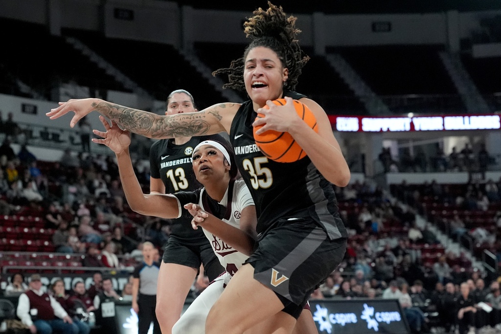 Vanderbilt forward Sacha Washington (35) is fouled by Mississippi State forward Madison Francis (40) during the second half of an NCAA college basketball game, Thursday, Jan. 15, 2026, in Starkville, Miss. (AP Photo/Rogelio V. Solis)