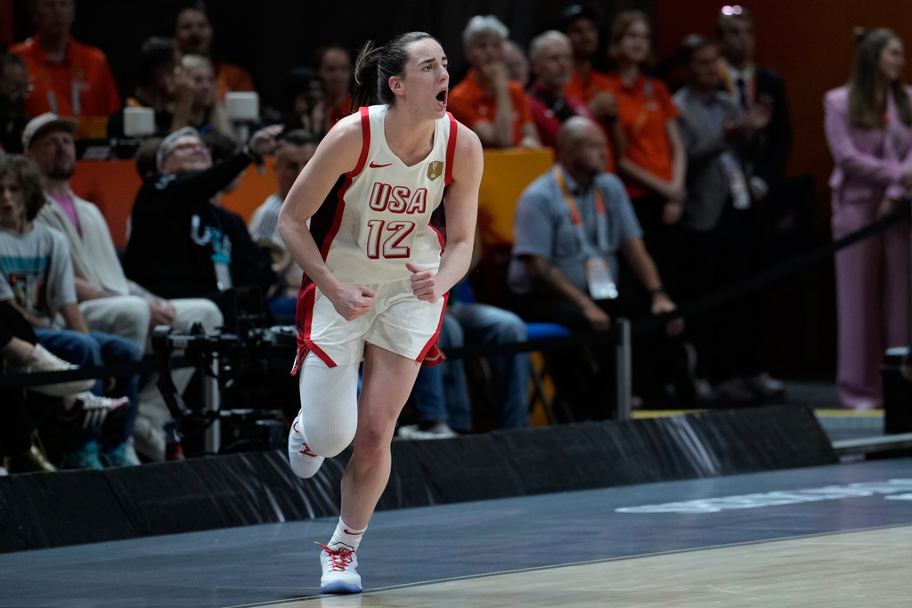 Caitlin Clark of the United States, reacts during the Women's Basketball World Cup final match between the United States and France in Berlin, Sunday, Sept. 13, 2026. (AP Photo/Ebrahim Noroozi)