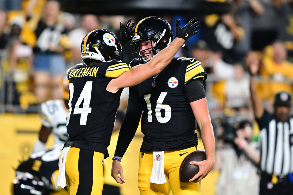 Pittsburgh Steelers running back Max Hurleman (84) and quarterback Drew Allar (16) celebrate Allar's touchdown run in the second half of a preseason NFL football game against the Green Bay Packers in Pittsburgh, Thursday, Aug. 13, 2026. (AP Photo/David Dermer)