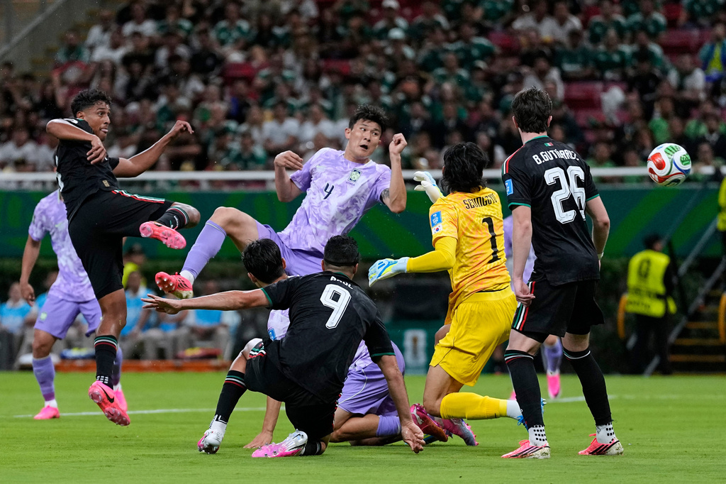 Mexico's Luis Romo (7), left, scores the opening goal during the World Cup Group A soccer match between Mexico and South Korea in Zapopan, near Guadalajara, Mexico, Thursday, June 18, 2026. (AP Photo/Ricardo Mazalan)