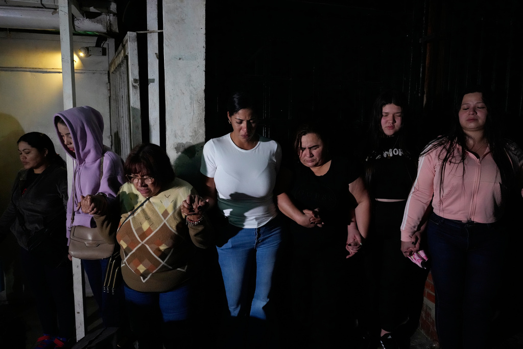 Relatives of political prisoners gather outside the Rodeo I prison in Guatire, Venezuela, Thursday, Jan. 8, 2026, after National Assembly President Jorge Rodriguez said the government would release Venezuelan and foreign prisoners. (AP Photo/Matias Delacroix)