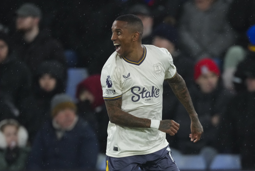 FILE - Everton's Ashley Young celebrates winning goal during the English Premier League soccer match between Crystal Palace and Everton, at Selhurst Park Stadium in London,Saturday, Feb 15,2025. AP Photo/Dave Shopland)