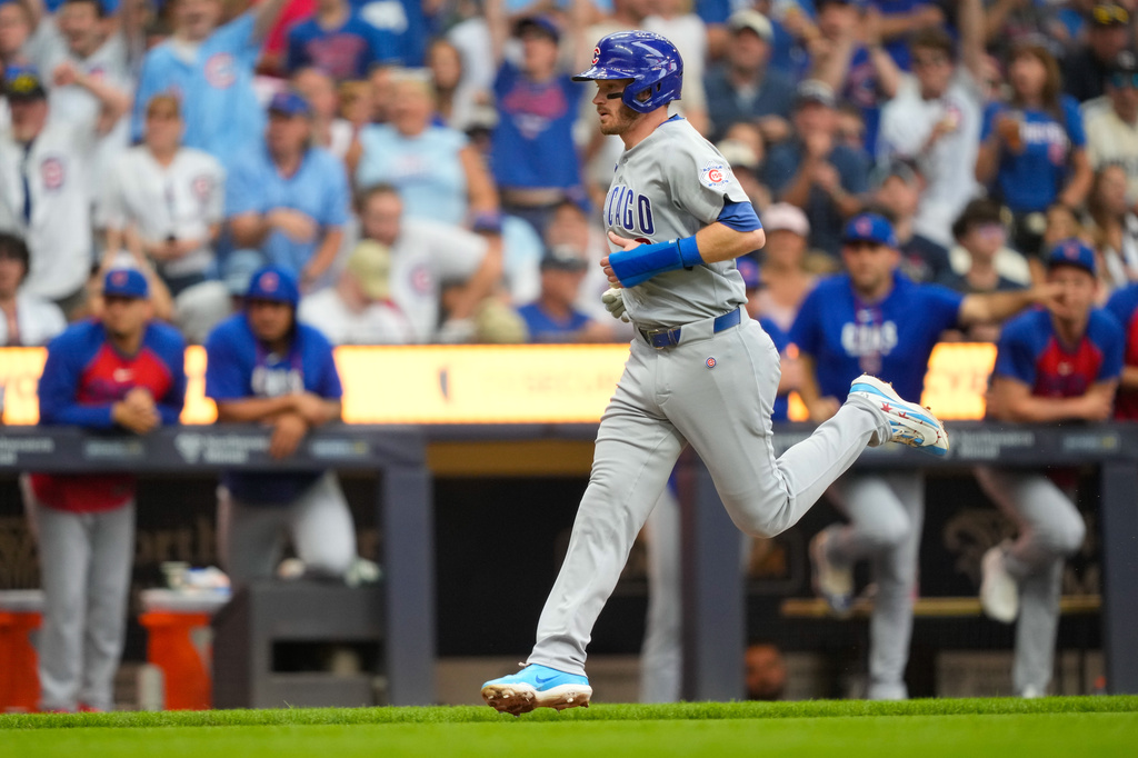 Chicago Cubs' Ian Happ runs to score on a wild pitch thrown by Milwaukee Brewers' Aaron Ashby during the seventh inning of a baseball game Sunday, June 28, 2026, in Milwaukee. (AP Photo/Kayla Wolf)